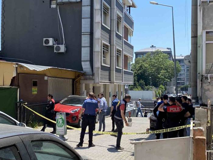 Küçükçekmece’de Otele El Bombası Atan Saldırgan Kamerada