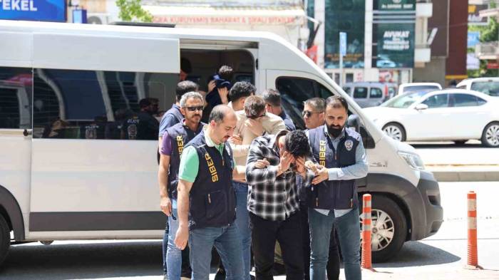 Milyonluk Vurgun Yapan Bahis Çetesi Çökertildi