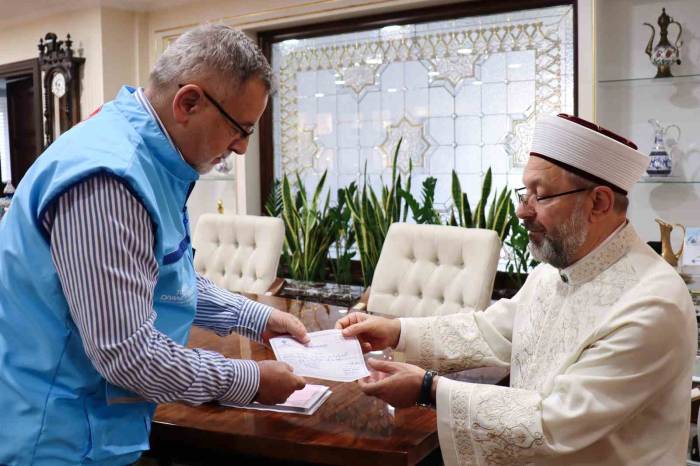 Diyanet İşleri Başkanı Erbaş, Tdv’ye Kurban Bağışında Bulundu