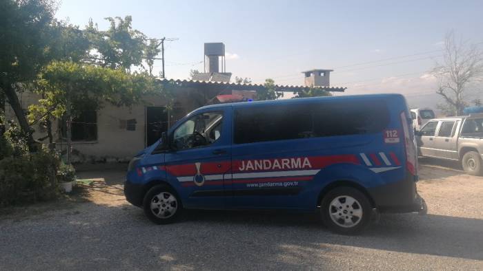 Tilki Yerine Kendini Vurdu