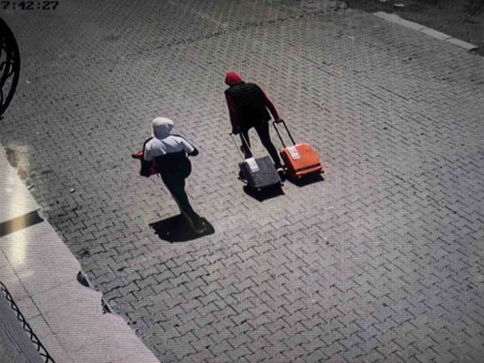 Yardım Malzemelerini Çalan Hırsızlar Önce Kameraya, Sonra Polise Yakalandı