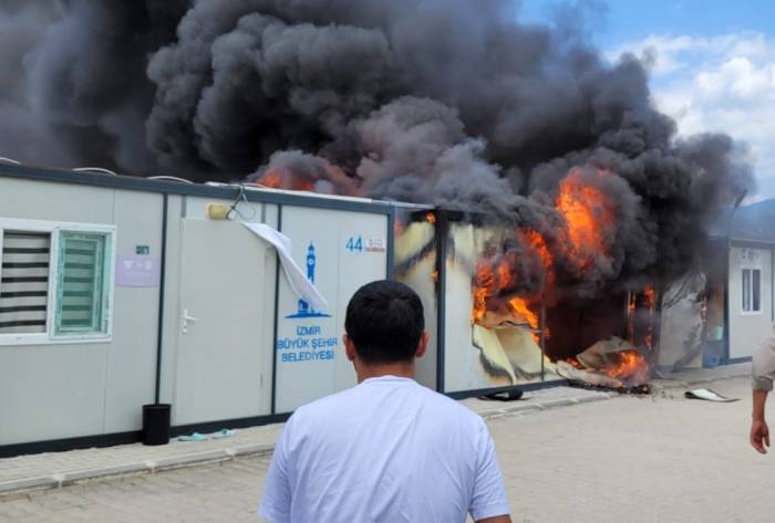 Osmaniye Valisi, Alevlere Teslim Olan Konteyner Kentte İncelemelerde Bulundu