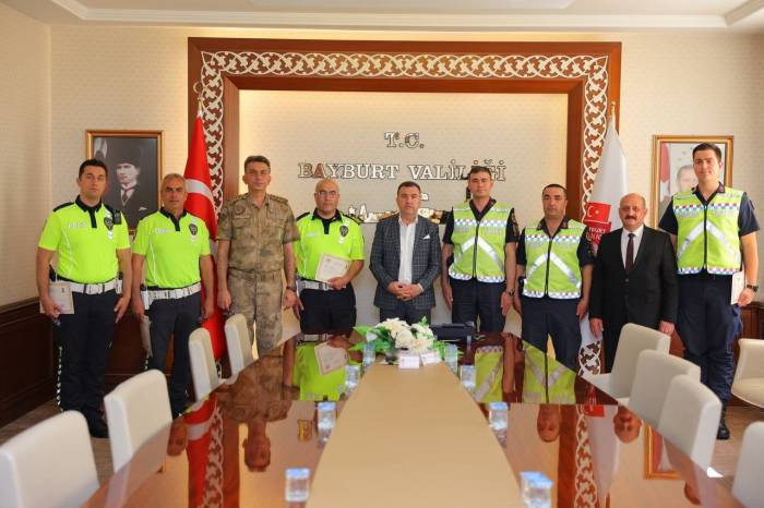 Özverili Çalışan Personele Vali Eldivan’dan Başarı Belgesi Verildi