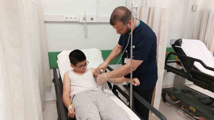 Sokak Köpeklerinin Saldırdığı Çocuk Hastanelik Oldu