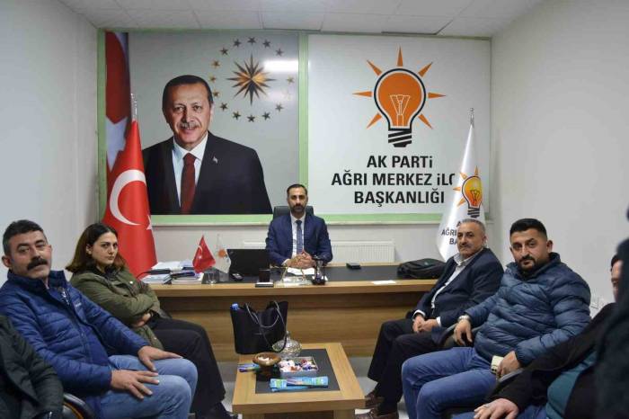 Ak Parti, Ağrı’da "Çaya Bekleriz" Diyerek Vatandaşlarla Buluşuyor