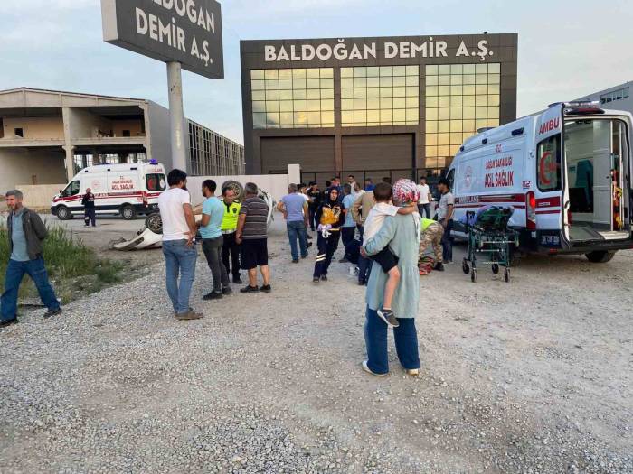 Ankara’da İki Otomobil Çarpıştı: 2’si Ağır 3 Yaralı