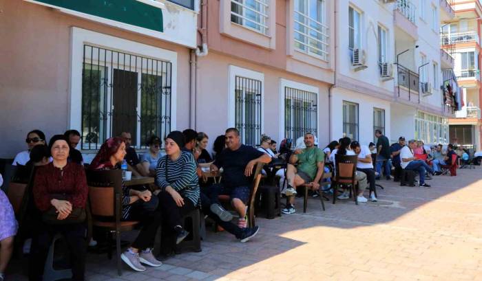 Antalya’da Lgs’de Öğrenciler İçeride Veliler Dışarda Ter Döktü