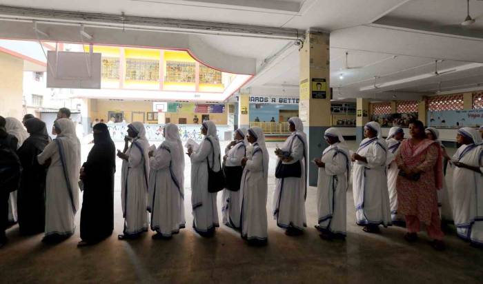 Hindistan’da Aşırı Sıcaklarda 33 Seçim Görevlisi Hayatını Kaybetti