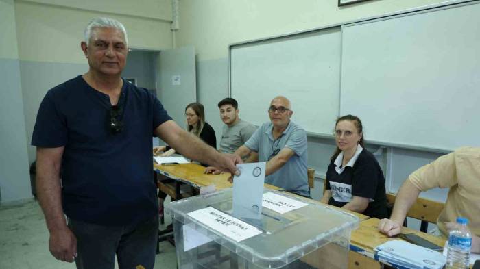 31 Mart’ta Oylar Çöpe Atılmıştı, Mahalleli İkinci Kez Sandığa Gitti