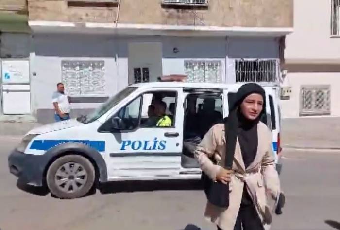 Kimliğini Unutan Öğrencinin Yardımına Polis Koştu