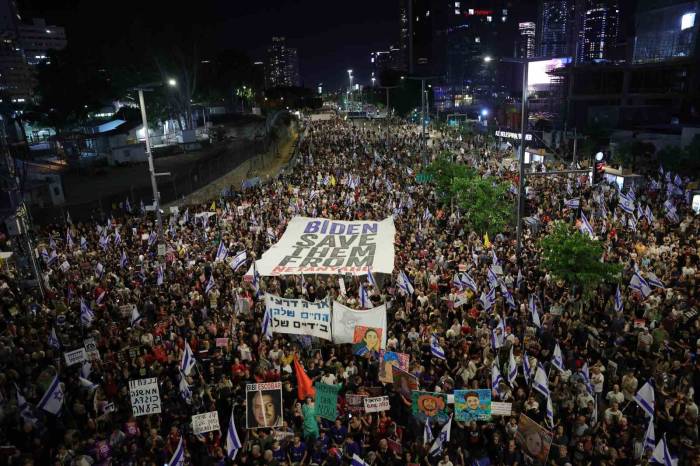Tel Aviv’de 120 Bin Kişilik Hükümet Karşıtı Protesto