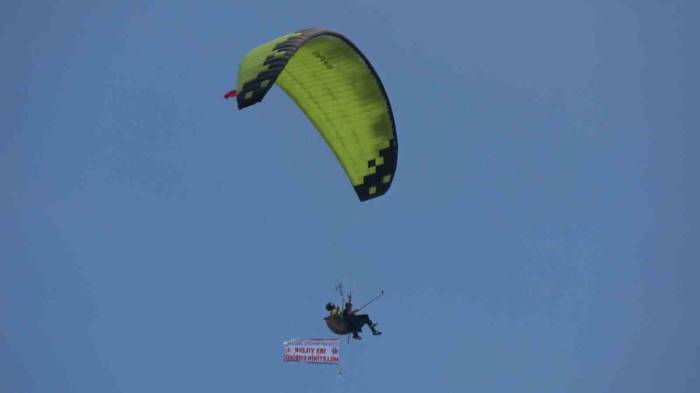 Jandarma’nın Kuruluşunun 185’inci Yıl Dönümünde Burdur Gölü Kenarına Paraşütle İndiler