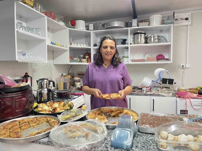 Osmaniye’de Depremzede Esnafı Tanıtma Etkinliği Düzenlendi