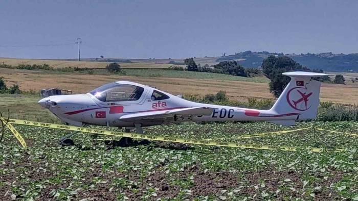 Tekirdağ’da Eğitim Uçağı Tarlaya Acil İniş Yaptı