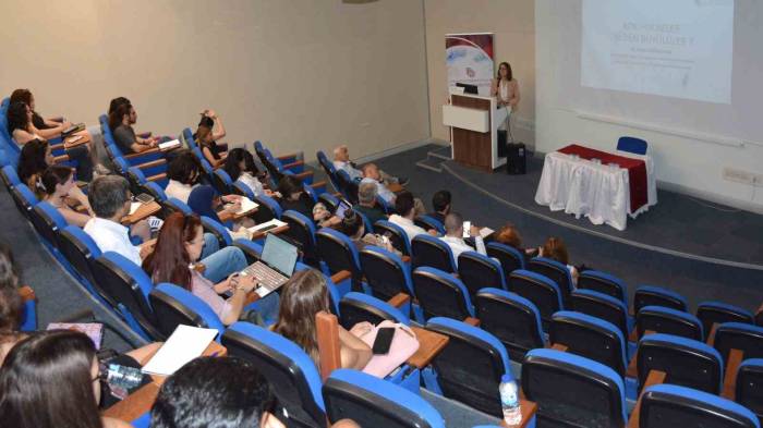 ‘Kök Hücre Sempozyumu’ Türkiye Ve Kktc’deki Uzmanları Bir Araya Getirdi