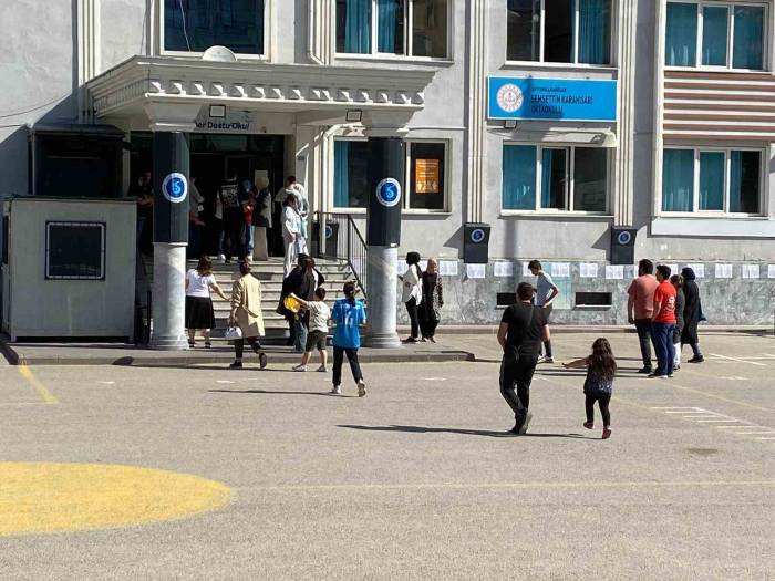 Afyonkarahisar’da Lgs Sınavı 6 Bin 841 Öğrencinin Katılımı İle Başladı