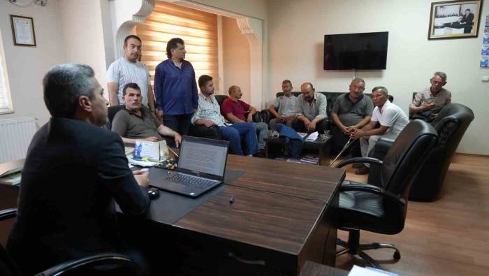 Belediyede Mobbing İddiası: 11 İşçi Önce Ağır İşlerde Çalıştırıldı, Sonra İşten Çıkartıldı