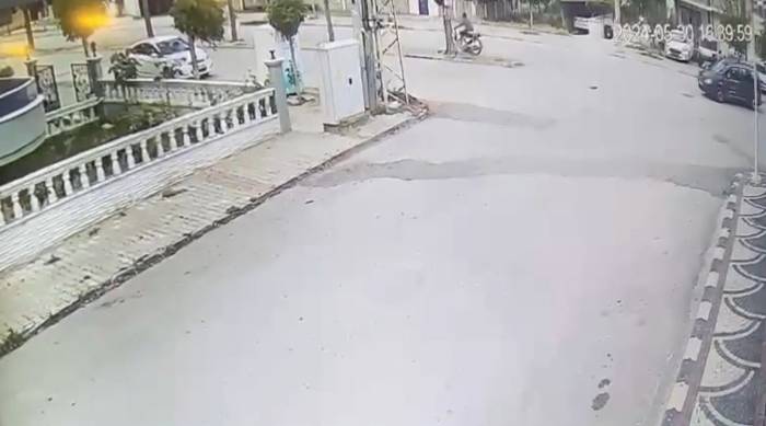 Savrulan Motosikletin Sürücüsü Yön Tabelasına Çarpıp Ağır Yaralandı