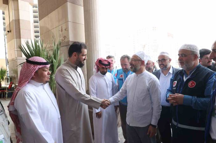 Diyanet İşleri Başkanı Erbaş, Medine’de Türk Hacı Adaylarına Verilen Hizmetleri İnceledi