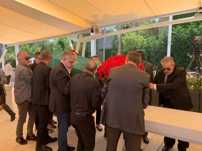 Eski Başbakan Tansu Çiller’in Eşi Özer Uçuran Çiller Son Yolculuğuna Uğurlanıyor