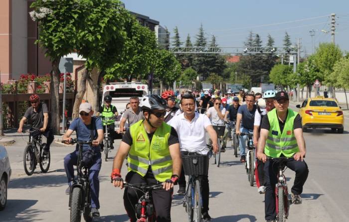 ‘Temiz Hava İçin Otomobilsiz Bir Gün’ Temasıyla Bisiklet Turu Düzenlendi