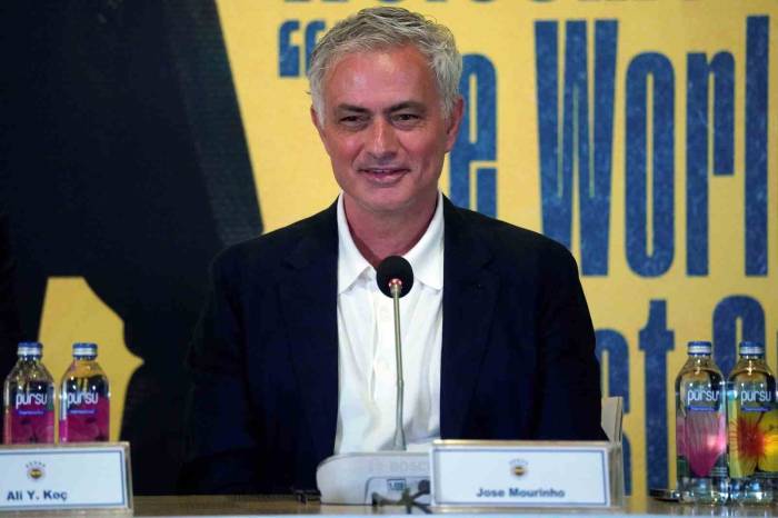 Jose Mourinho: “Fenerbahçe’nin Rüyalarını Gerçekleştirmek İçin Çok Güçlü Takım Kuracağız”