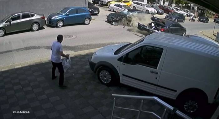 Ataşehir’de 6 Aracın Karıştığı Kazada Ortalık Savaş Alanına Döndü