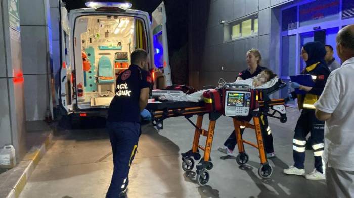 Pencereye Çıkan Çocuk 5. Kattan Düşerek Ağır Yaralandı