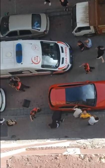 Küçükçekmece’de Sokak Ortasında Yumruklu Kavga: Silah Ve Biber Gazı Kullanıldı