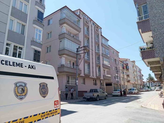 Polis Kadını İpten Alıp Hayata Döndürdü