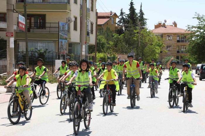 Konya Büyükşehir "Güvenli Okul Yolları" Projesiyle Türkiye’ye Örnek Oluyor