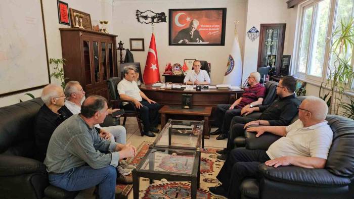 Usta Siyasetçi Gönül’den Başkan Doğanca’ya Öğüt: “Siyaset Bir İnanç Ve İnat Meselesidir”