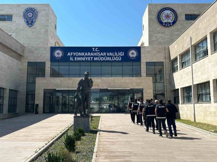 Silah Kaçakçılarına Yönelik Operasyon: 7 Gözaltı