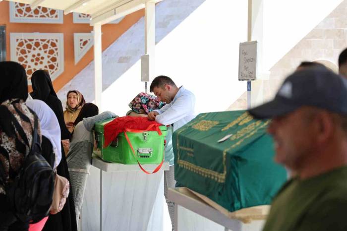 Ani Ölümü Herkesi Hüzne Boğmuştu, Minik Asel Son Yolculuğuna Uğurlandı