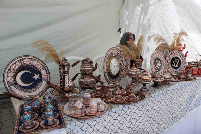 Bingöl’de Kursiyerler Yıl Boyunca Hazırladıkları Ürünleri Sergiledi