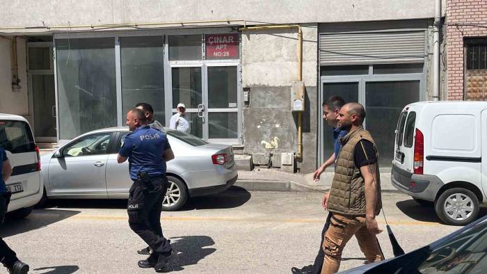 Eşini Başka Bir Adamla Yakalayan Koca Sınır Dışı Edildi