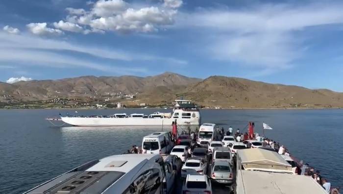 Feribottan Baraja Atlamıştı, O Anlar Kameraya Yansıdı