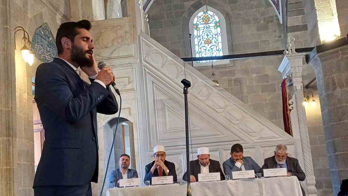 Ezanı En Güzel Okumak İçin Yarıştılar