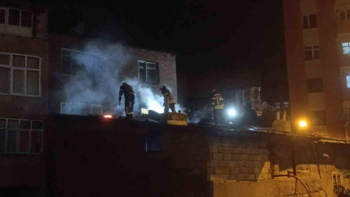 Metruk Binada Çıkan Yangın Korkuttu