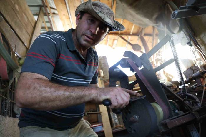 Kovboy Bıçakçının Ünlü Aktörleri Aratmayan Reklam Filmi İlgi Odağı Oldu