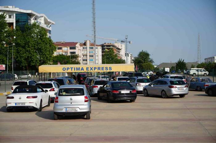 Avrupa’dan Gelen Gurbetçiler Vatan Toprağına Ayak Bastı