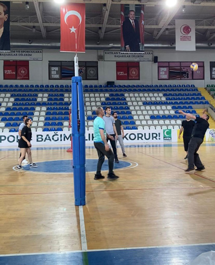 rize-yesilaydan-genclere-voleybol-turnuvasi-ile-bagimlilikla-mucadele-mesaji-1.jpg