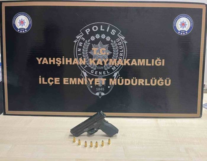 Kırıkkale’de Asayiş Denetimlerinde 4 Ruhsatsız Tabanca Ele Geçirildi