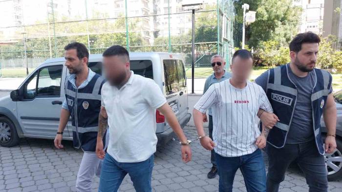 Emlakçı Dükkanını Benzin Dökerek Yaktılar