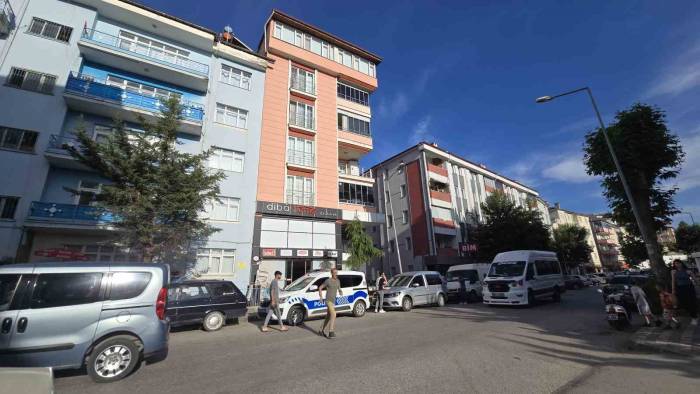 Cam Silerken 3. Kattan Düşen Genç Kız Hayatını Kaybetti