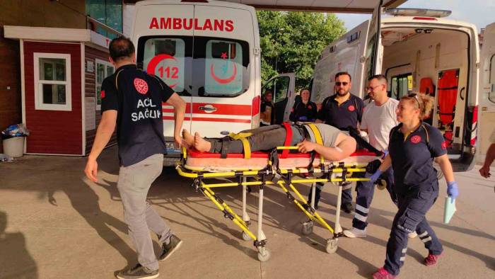 Taklalar Atan Traktör Şaha Kalktı: 1 Yaralı