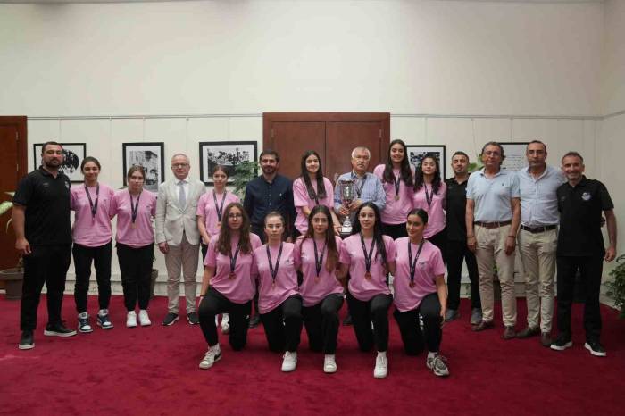 Abbsk U16 Kız Basketbol Takımı Kupayı Zeydan Karalar’a Getirdi