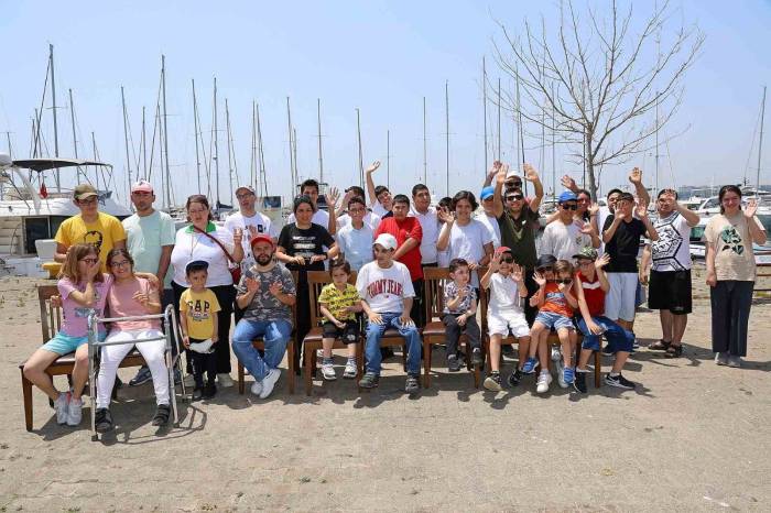 Engelli Çocuk Ve Gençlerin Yelkenli Heyecanı