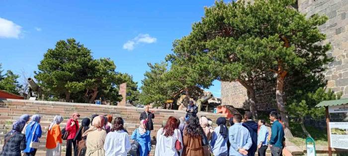 Üniversiteli Öğrenciler 93 Ruhunu Andı