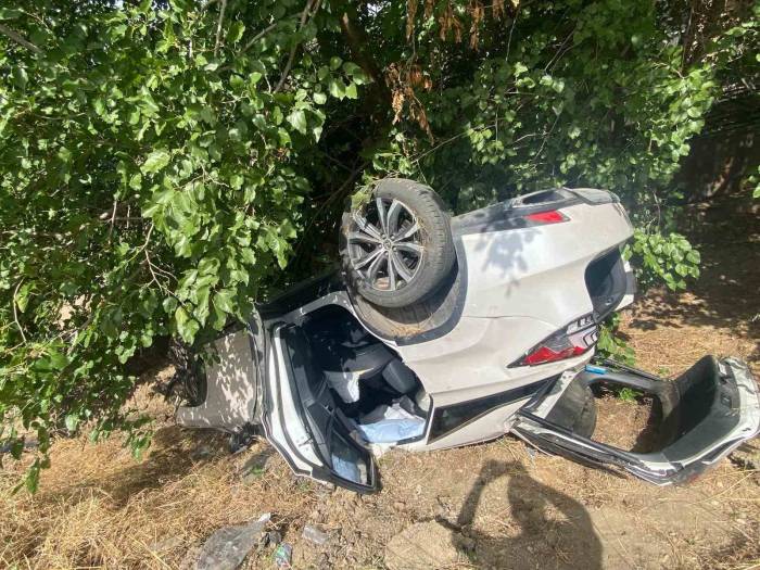 Çine’de Refüje Çarpan Otomobil Takla Attı: 2 Yaralı